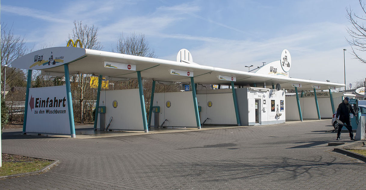An Ort und Stelle! Einfahrt zur WAP-Waschanlage Rösrath
