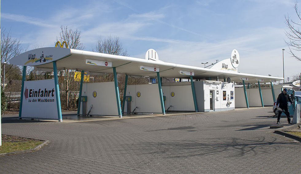 An Ort und Stelle! Einfahrt zur WAP-Waschanlage Rösrath