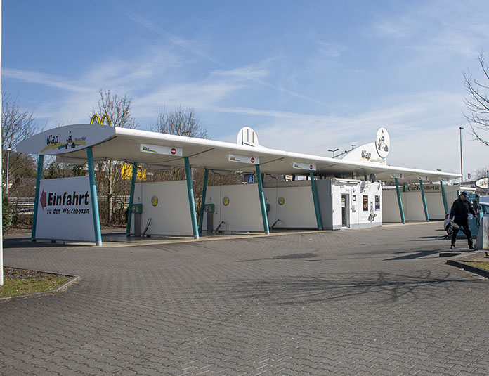An Ort und Stelle! Einfahrt zur WAP-Waschanlage Rösrath