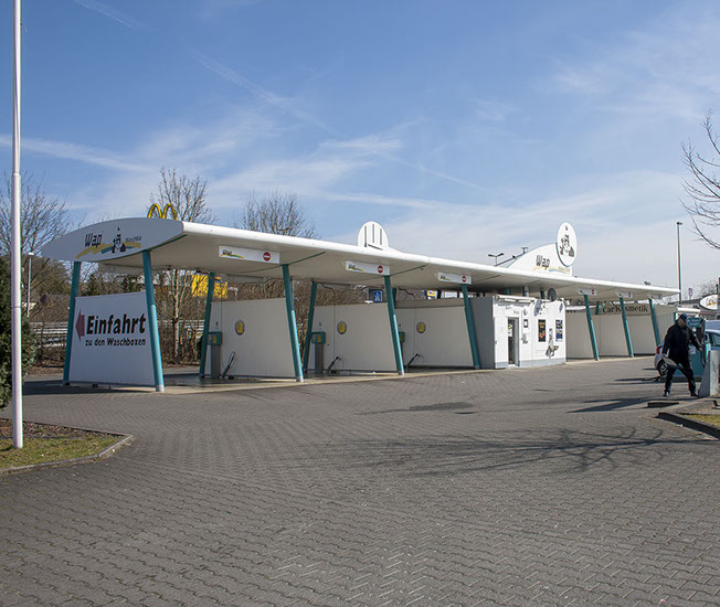 An Ort und Stelle! Einfahrt zur WAP-Waschanlage Rösrath